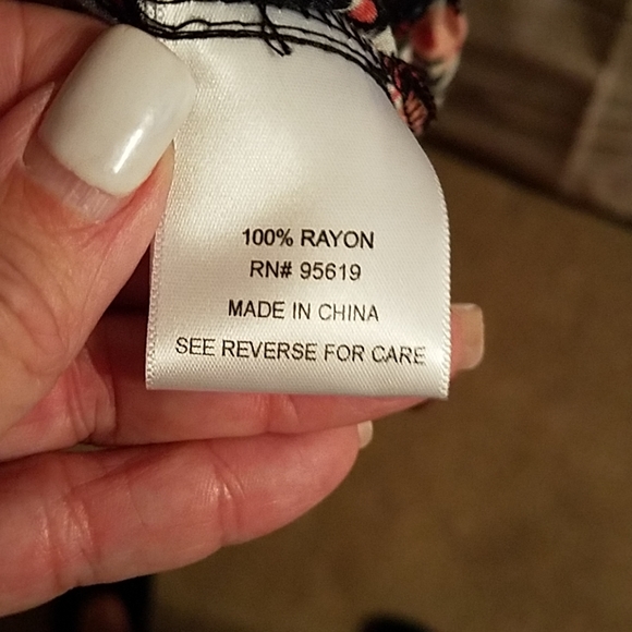 Off Shoulder Top NWT Adorable - Picture 6 of 7